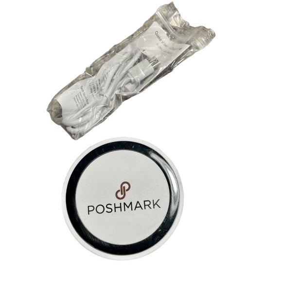 Poshmark Poshest Exclusive Quake Wireless Charging Pad - Picture 3 of 4